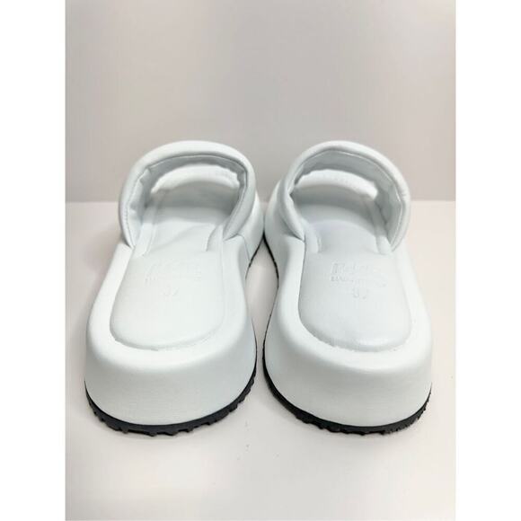 P448 Slides Size US 7 New With Box Womens White‎ Color Summer Sandals - Picture 9 of 12